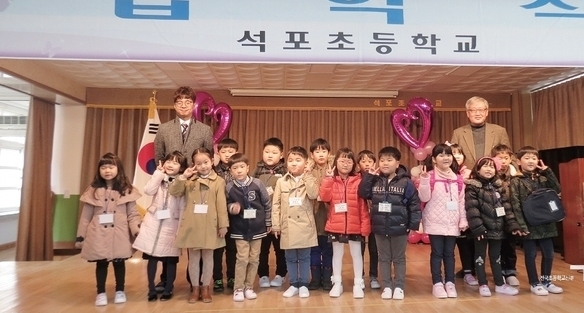 산골 벽지학교에 입학생이 두 반이라니!