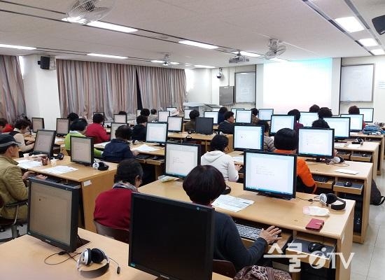 대구내일학교 늦깎이 학습자, 컴퓨터 교육 입문