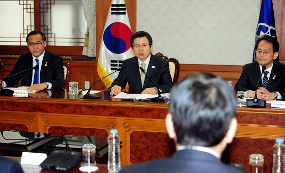 황 권한대행 “가짜뉴스 전담대책반 운영…특단대책 강구”