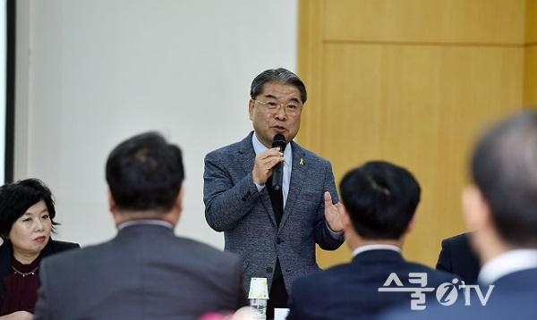 이재정교육감, 위기의 학생도 끝까지 학교가 책임져야  13일 김포 파주 지역 학교장과 소통시간 가져