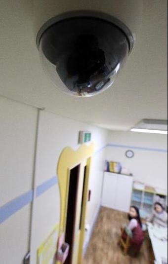 “어린이집 CCTV 언제든 확인할 수 있나요?” 학부모상담 질문에 진땀 빼는 교사들
