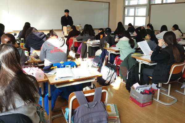 한국 학생 ‘삶의 만족도’ OECD 꼴찌 수준