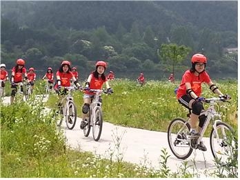 서울교육청, 여중생들 바람을 가르며 한강을 달린다