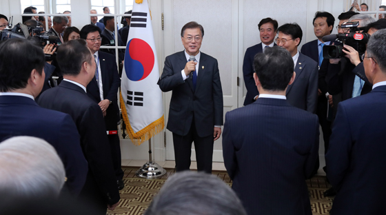 문 대통령 “기업과 노동이 상생해야 진짜 선진국”