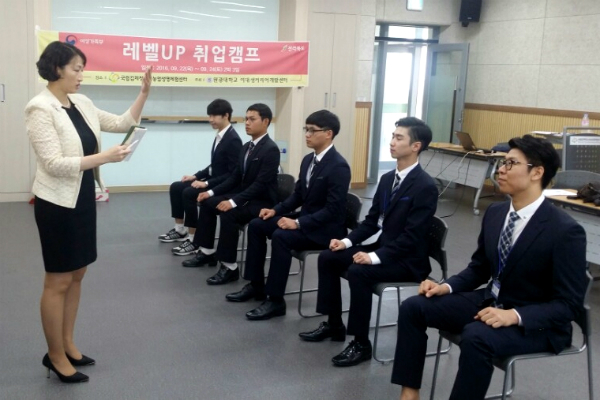 심화되는 구직난, 취업 문 뚫은 신입사원 합격 스펙은?