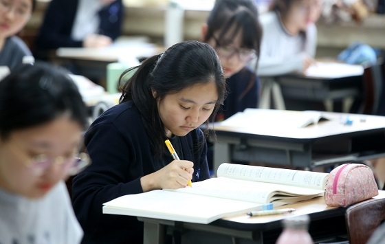 모의평가 성적이 내신보다 월등한 수험생에게 가장 유리한 전형은?
