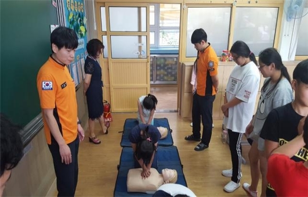 [거제] 외포초, 6학년 대상 심폐소생술 교육 실시