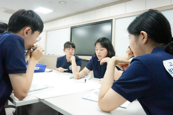 칸막이 밖으로 튀어나온 공부, “배워서 남 줘야 성공한다!"