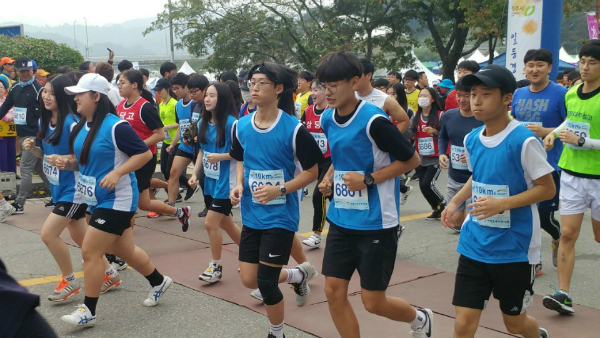 충북고교생들, 마라톤 참가하고 상금 기부로 훈훈함 전해
