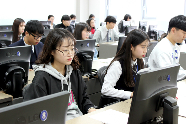 구입시기 6년 초과 학교컴퓨터 전체 17%