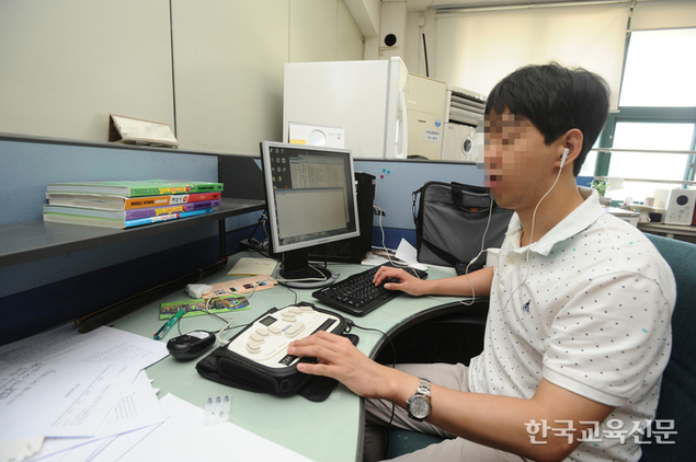 보조원‧기기 자비 부담하는 장애 교원