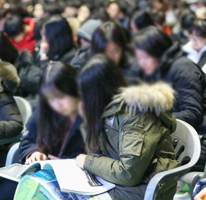 [수험생 어쩌나②]설명회 미루고, 특강하고… 분주한 학원가