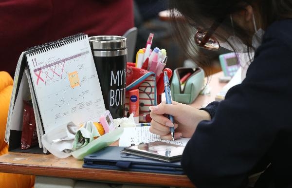 [수험생 어쩌나③]다시 맞춘 ‘수능시계’… “신의 선물인가, 지옥인가”