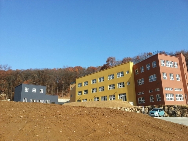 세금은 학교와 도서관을 짓고 운영하는 데도 쓰인다.