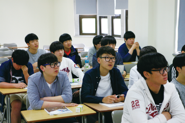 수험생, 가장 어려웠던 수능 과목으로 ‘국어 영역‘ 꼽아