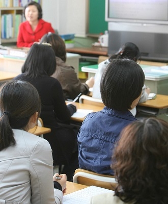 “부모, 학부모 총회 등 학교 참여 활발할수록 자녀 성취도↑”