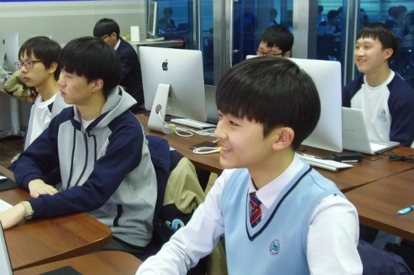 고교생 절반 이상 “재학 중인 학교 만족”