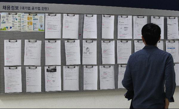 “졸업 하면 뭐하지” 대학생 60% ‘진로’ 고민 심해…교수 “취업 정보 원해”