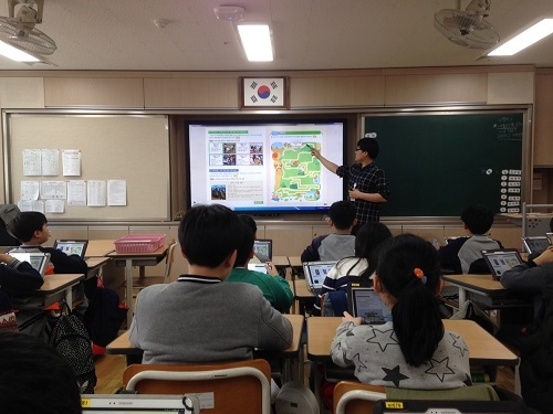 “디지털교과서 수업으로 자기주도 학습능력 UP! 협동심 능력 UP!”