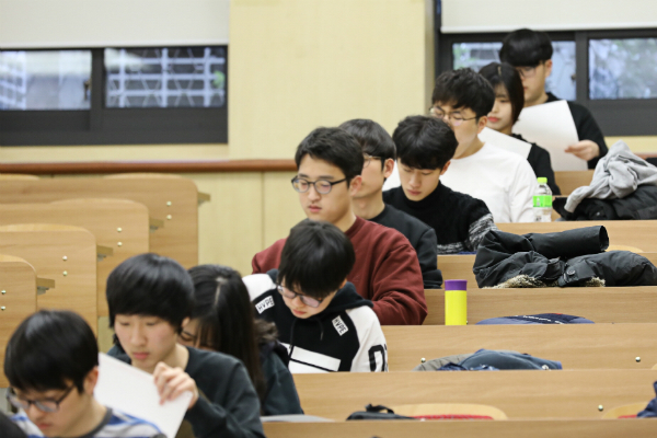 논란의 2021 수능 출제범위, 어떻게 바뀌나