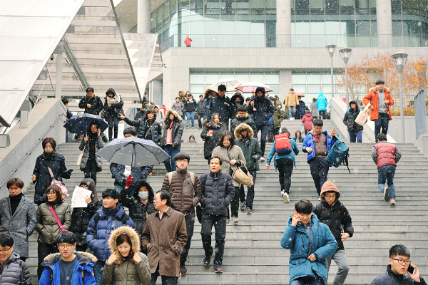 사교육 조장 '수능'…고3 10명 중 7명 “수능 대비하려 사교육 받아”