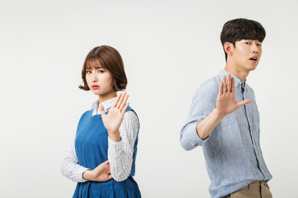 "여성을 피하라!" 미투 운동 여파, 펜스 룰 논란