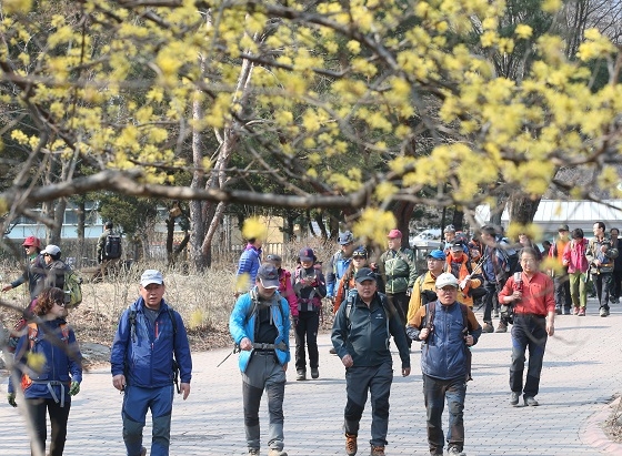 봄 산행 ‘낙석·미끄러짐’ 주의하세요!