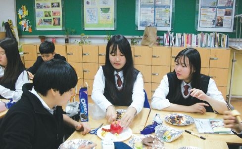 [자유학기제-2018.4월호] 영상으로 흥미 잡고, 학습지로 실력 잡고