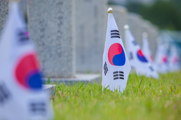 현충일엔 태극기 다는 법이 다르다?