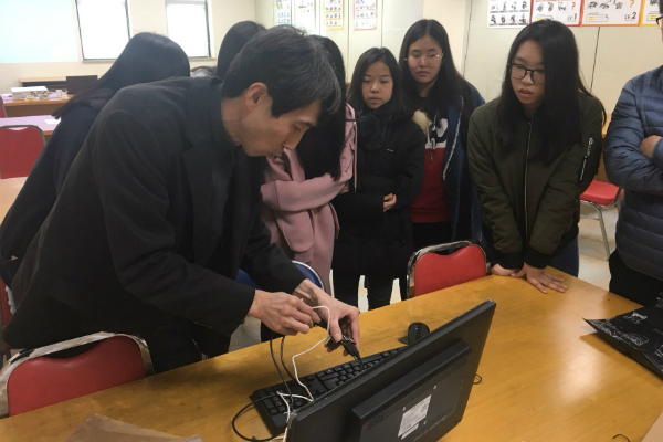 가벼운 ‘금속플라스틱’ 자동차로 환경오염 줄인다!