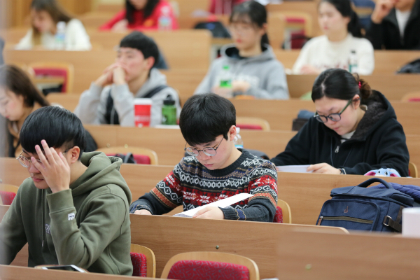 서울 주요 대학 노릴 수 있는 마지막 희망 '논술', 지원 전략은?