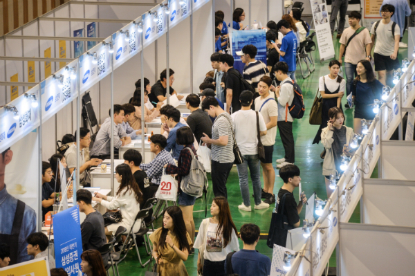 2013년 이후 대학취업률 가장 낮아…성균관대 취업률 75.1%로 최고