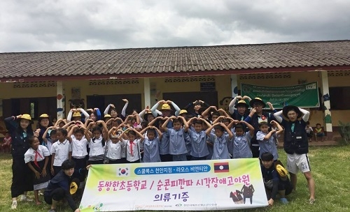스쿨룩스, 본사와 대리점이 함께 릴레이 교복 기부 눈길