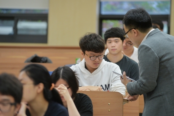 예비 고3 10명 중 9명 사교육 도움받는다