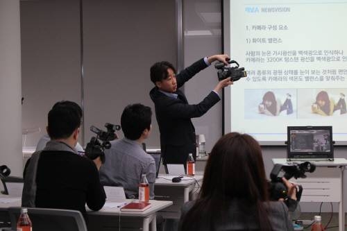 유튜버, 이제 교사도 한다… 복무지침 발표로 ‘교사 TV’ 관심 ↑