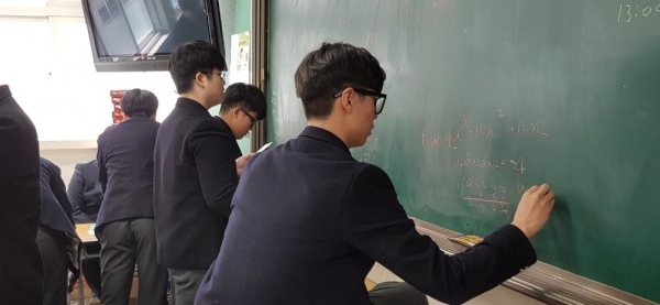 수학 가형에서 나형으로 바꾸면 성적 오를까?…자연계열 수험생들 주목!
