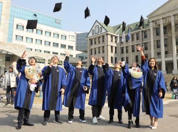 \'고등교육 이수율\' OECD 35개 회원국 중 한국 4위!