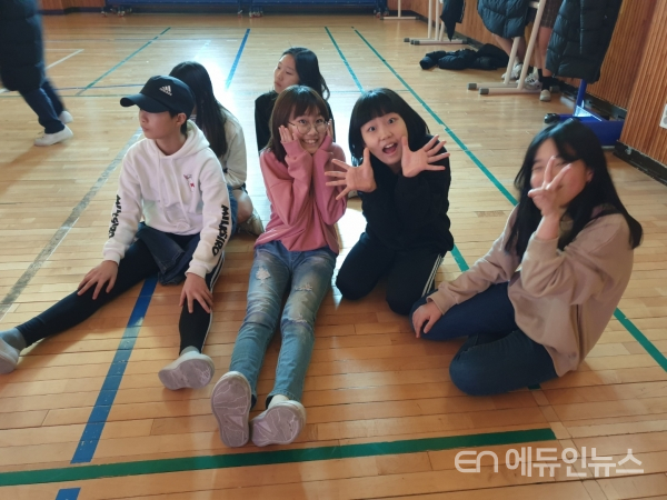 [최창진의 교단일기] 게릴라콘서트 할 물품이 없다!... \"쌤과 함께 시내로 가 볼까?\"