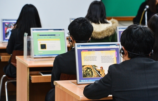 “교과 수업 디지털 활용도 OECD 최하위… 학교보다 집에서 ICT 접근성 높아”