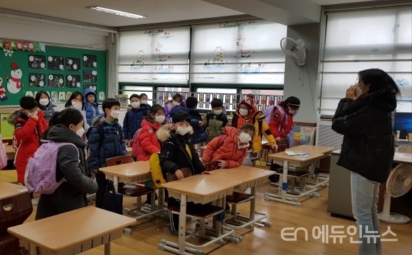 [바꾸자, 보건교육] \"마스크보다 중요한건?\" ... 신종 감염병과 보건교육의 딜레마