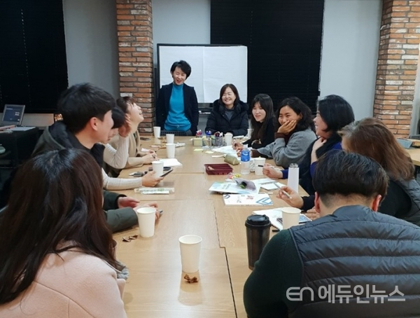 [김경희의 교사성장연습] 실천사례 발표대회, \'평가와 심사’를 넘어 ‘정보 공유의 장’으로