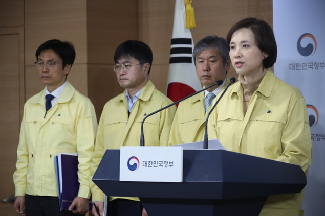전국 초·중·고 1주일 개학연기…추가 연기도 검토