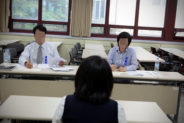 [어떻게 생각하십니까] 입사관 취업제한 강화 필요할까
