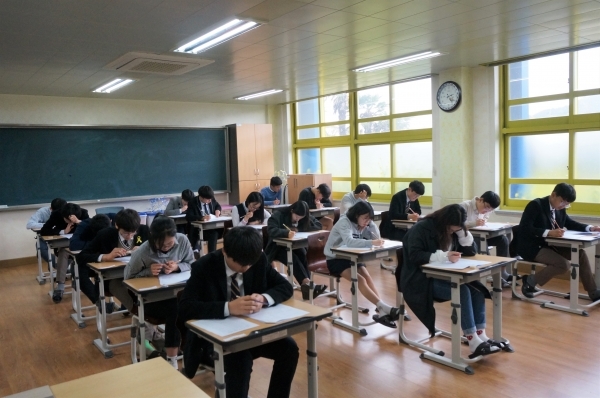 수험생, \'수능 연기 VS 예정대로 진행\' 의견 대립 팽팽