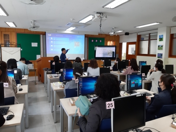 눈 뜨고 코 베이는 온라인 교육 기업들…문제는 교육당국
