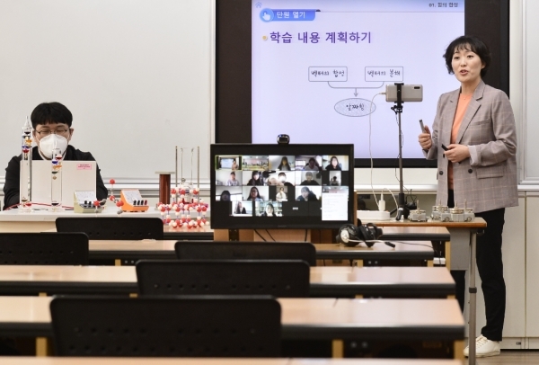 3교 3색 온라인 개학 취재기…고교 유형별 원격 수업, 어떤 차이 있었나?