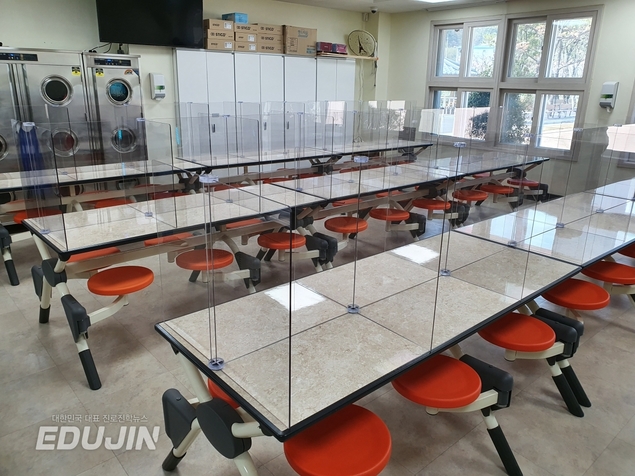 창문 1/3 열면 학교 에어컨 사용 가능…심각·경계 시 \'가정학습\'도 출석 인정