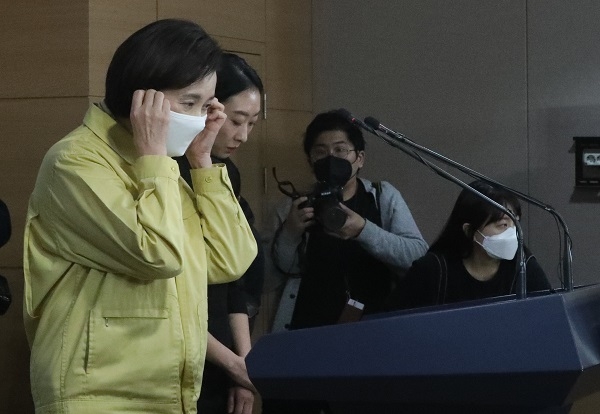 교육부·질본 대책회의 취소 … 교육감들 “재연기 불가피”