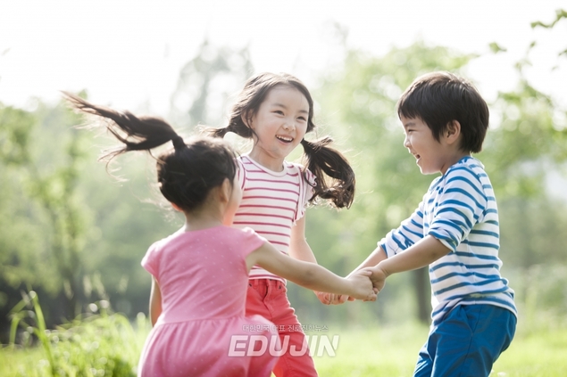 \'우리집에 왜 왔니\' 노래, 위안부 강제징용 정당화라는 의혹 벗었다