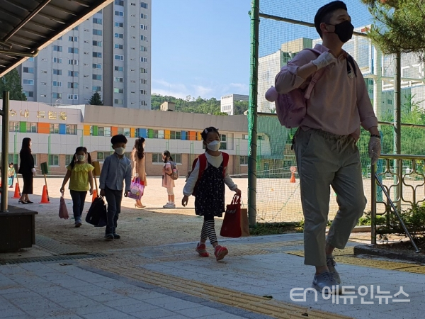 \"머리가 아프거나 숨이 차면 마스크 벗어도 괜찮아요\"